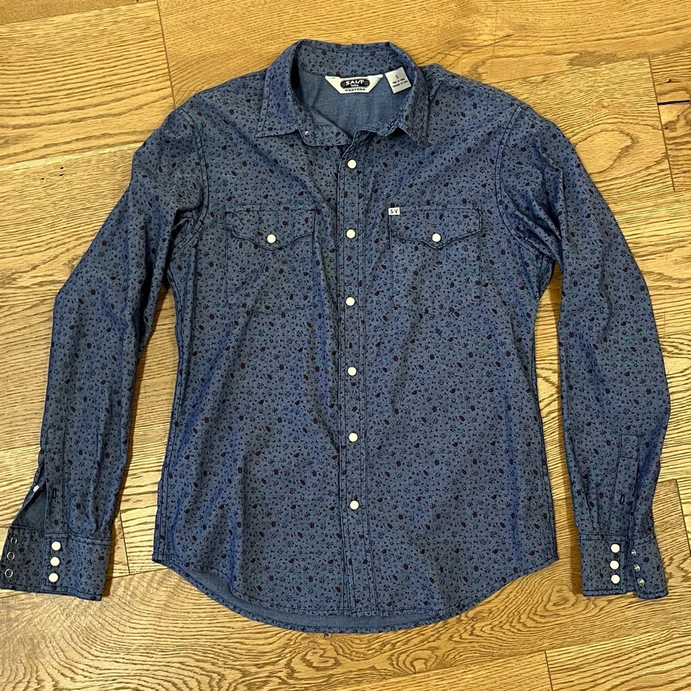 Salt Western long sleeve button down with pockets.
